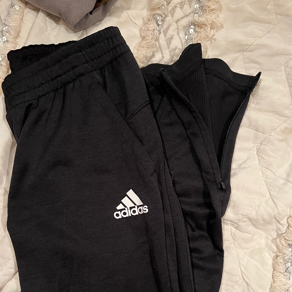 Adidas Women size small jogger sweatpants - Black